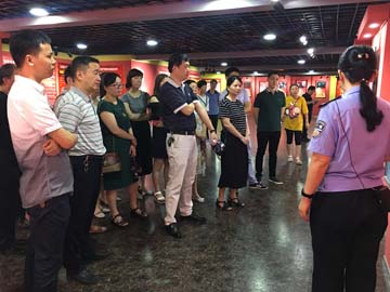 参观监狱1.jpg 参观监狱1.jpg