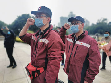 邹晔峰 王佳魁.jpg 邹晔峰 王佳魁.jpg