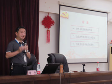 林院长讲课.jpg 林院长讲课.jpg