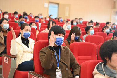 举手.jpg 举手.jpg