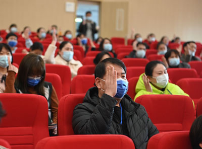 举手表决.jpg 举手表决.jpg