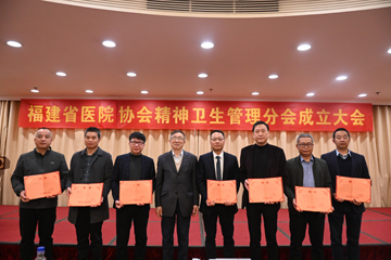 证书合影2.JPG 证书合影2.JPG