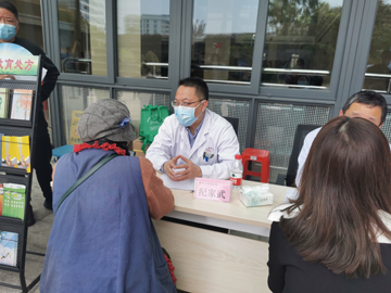 义诊现场3.jpg 义诊现场3.jpg