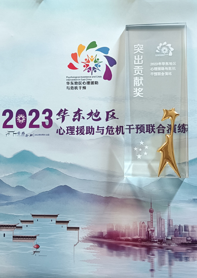 突出贡献奖奖杯.jpg 突出贡献奖奖杯.jpg