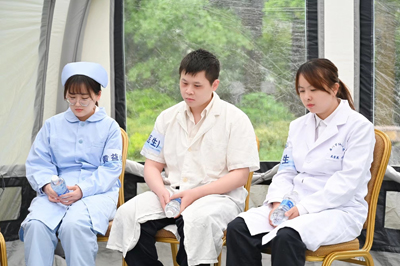 心理干预队员扮演遭遇创伤的一线救援人员.jpg 心理干预队员扮演遭遇创伤的一线救援人员.jpg